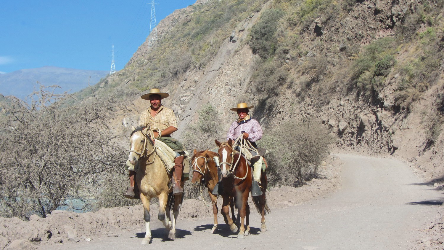 Two Gauchos on the street to the hot springs Termas del Flaco